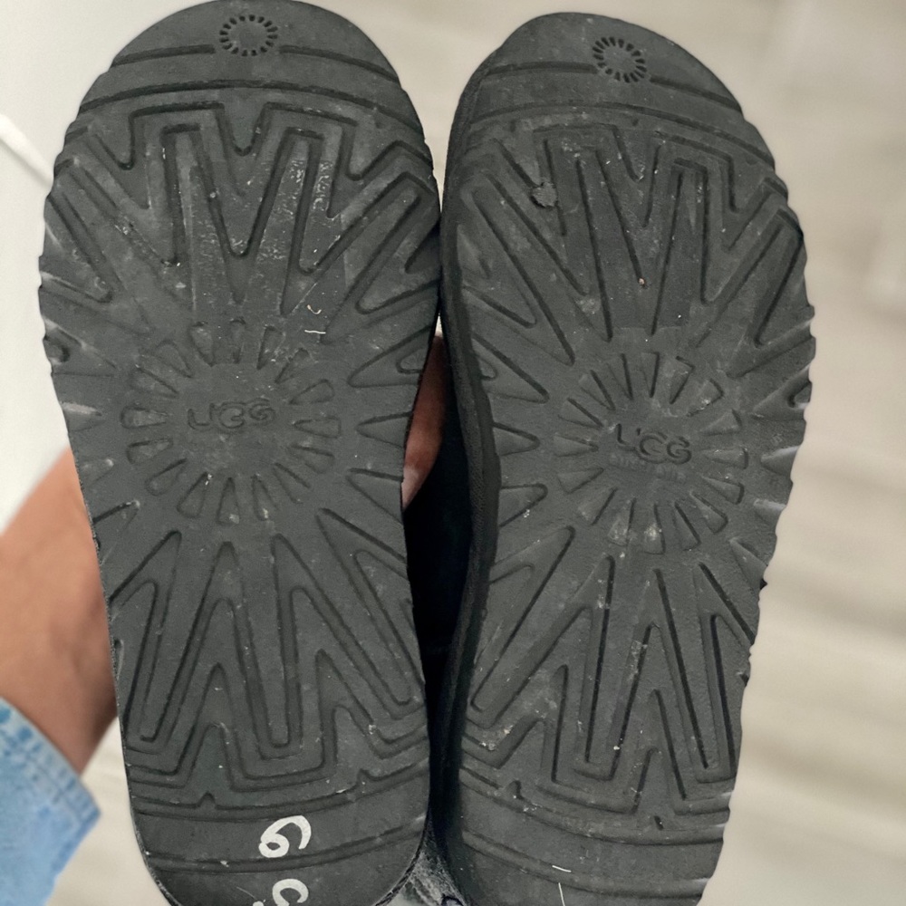 UGG Classic Short II Boot - Picture 6 of 6